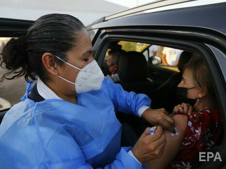 Китай вийшов на перше місце за кількістю зроблених упродовж дня щеплень проти коронавірусу – дані Bloomberg