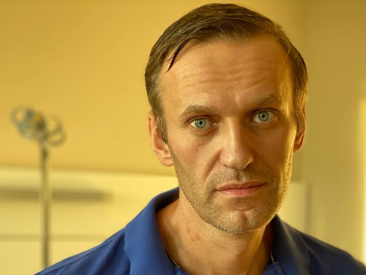 "Жду выговора с формулировкой "широко улыбался, хотя по распорядку дня было время страдать". Навальный написал из колонии