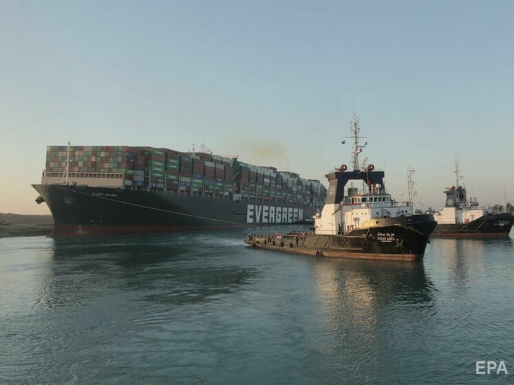 Гигантский контейнеровоз в Суэцком канале окончательно освободили. Он начал движение на север