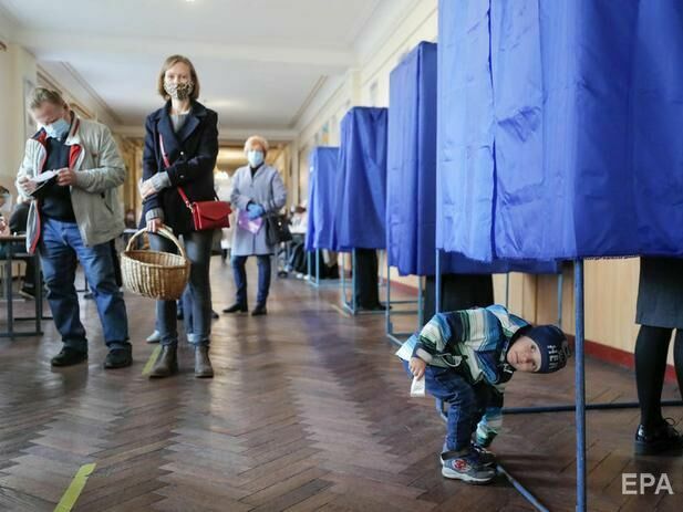 В округе, где баллотируются Вирастюк и Кошулинский, остановили подсчет голосов