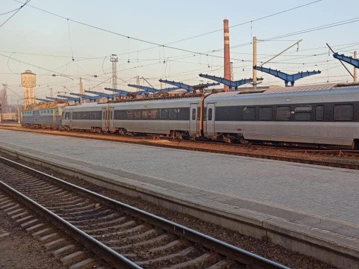 В "Укрзалізниці" попередили про затримку потягів, які прямують через Київ. На станції Дарниця вкрали кабель