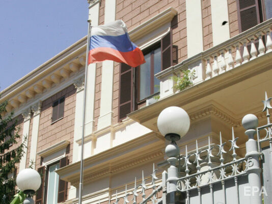 Італія висилає двох співробітників посольства Росії