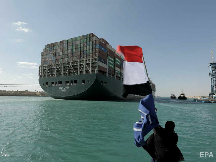 Администрация Суэцкого канала оценила убытки от блокады контейнеровозом Ever Given более чем в $1 млрд