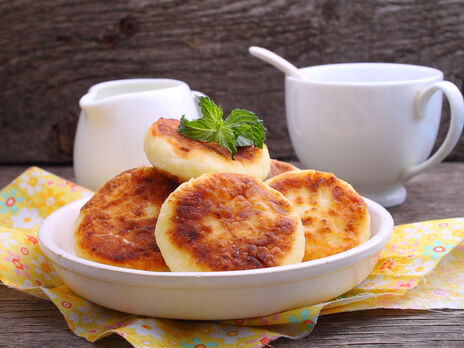 Сирники. Дімопулос поділилася рецептом без цукру і пшеничного борошна