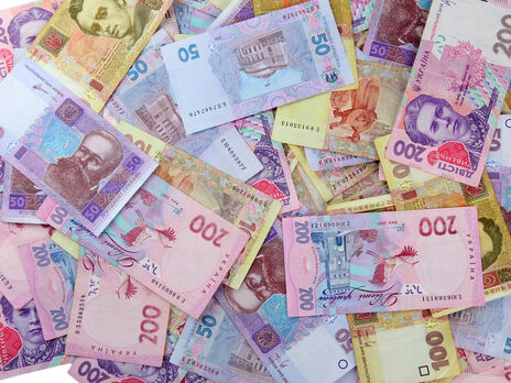 Гривна упала по отношению к евро и доллару