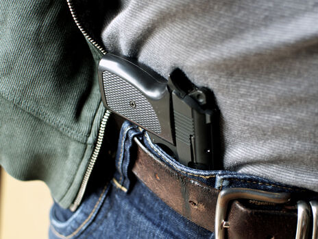 В Киеве мужчина стрелял в охранника в магазине из-за замечания об отсутствии маски – прокуратура