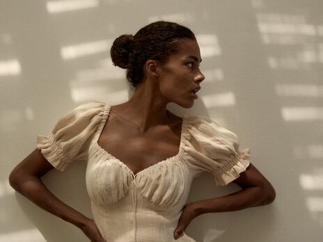 Кунакі знялася топлес у рекламі модного бренда