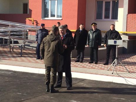 Порошенко: Военнослужащие Нацгвардии получат 500 квартир в 2017 году