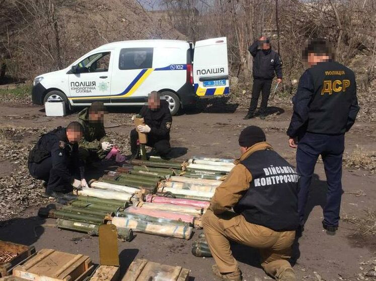 На Донбассе в заброшенном здании "Азовмаша" нашли склад боеприпасов – полиция