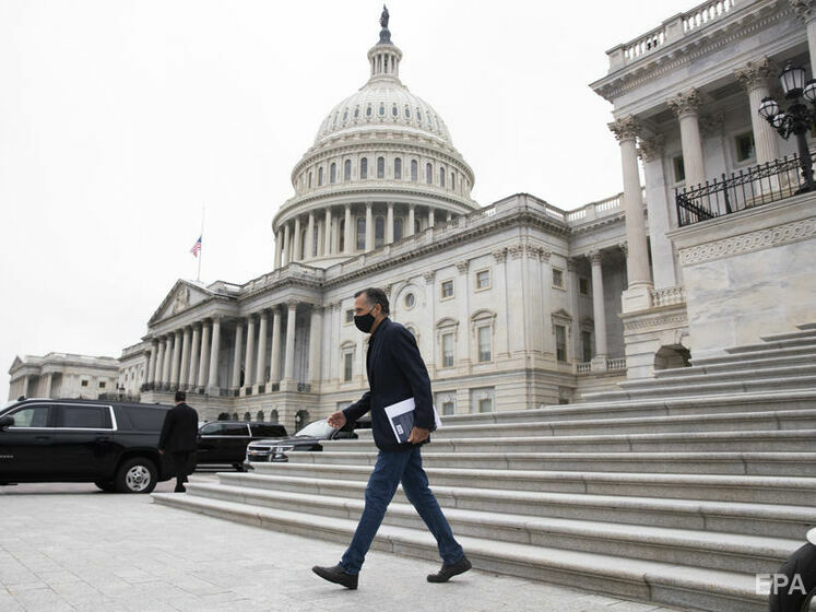 Будівлю Конгресу США закрили через загрозу безпеці, є поранені