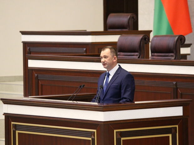 Парламент Білорусі в першому читанні ухвалив законопроєкт, який забороняє мирні зібрання без дозволу. Журналістів прирівняли до активістів