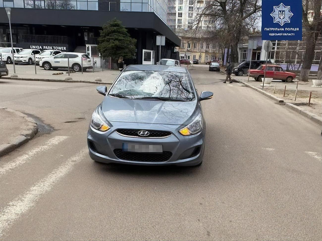 In Odessa, patrolmen detained a driver who knocked down three pedestrians and fled from the scene of an accident