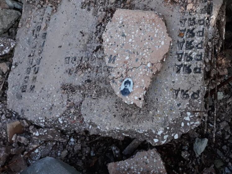 У Росії дорогу вимостили плитами з братської могили загиблих у Другій світовій війні