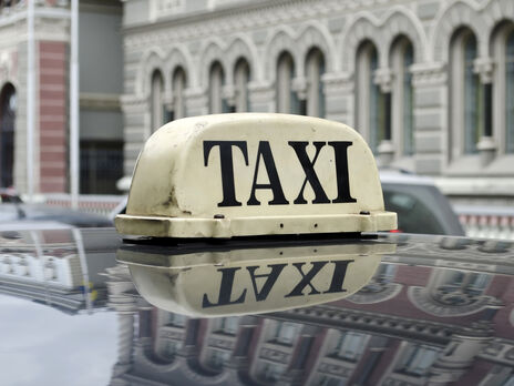 Антимонопольний комітет перевірить різке підвищення цін на таксі в перший день локдауну в Києві