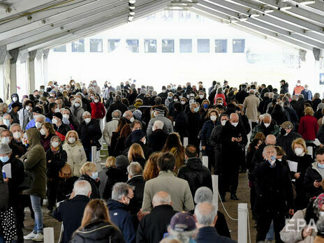 COVID-19 у світі. Від початку пандемії підтвердили 132 млн випадків, кількість щеплень наблизилася до 700 млн