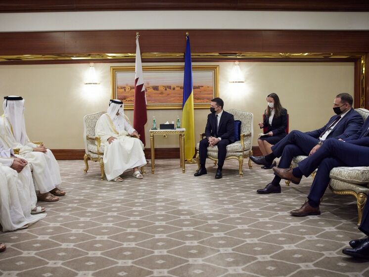 Дипломаты говорят, что Ермак и Кулеба нарушили протокол во время визита в Катар: сидели в позе "нога на ногу"