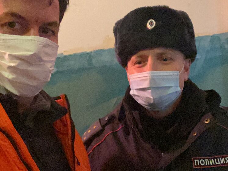 Задержанных у колонии Навального корреспондента CNN и главу "Альянса врачей" отпустили из полиции