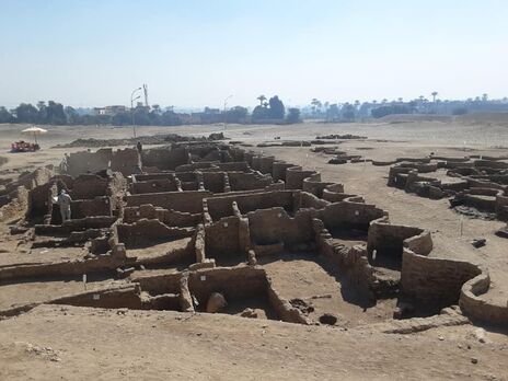 В Египте археологи раскопали Золотой город, которому более 3 тыс. лет. Открытие сравнили с находкой гробницы Тутанхамона