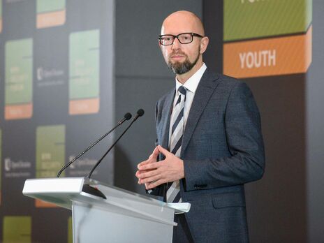 Конституционный Суд и отдельные его судьи – уже давно антиконституционные. КСУ нужно ликвидировать