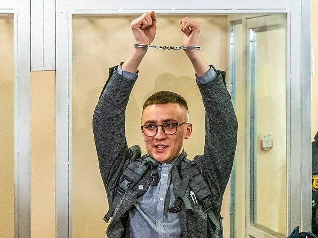 Суд выпустил Стерненко из-под стражи под домашний арест