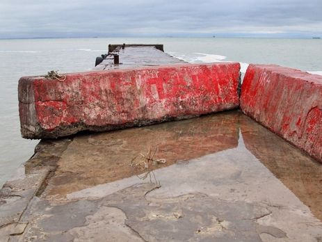 В Одессе сильный ветер сдул женщину в море