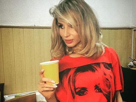 Loboda сделала селфи топлес