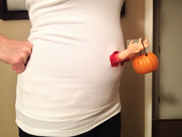 Беременные женщины показали костюмы для Хэллоуина