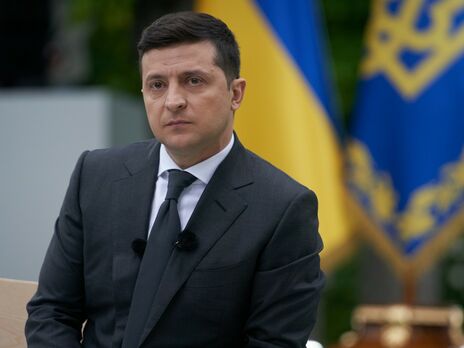 Зеленский (на фото) 9 апреля подписал указ о введении санкций против Януковича