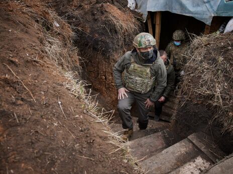 Зеленський передав Міноборони літак і вертоліт