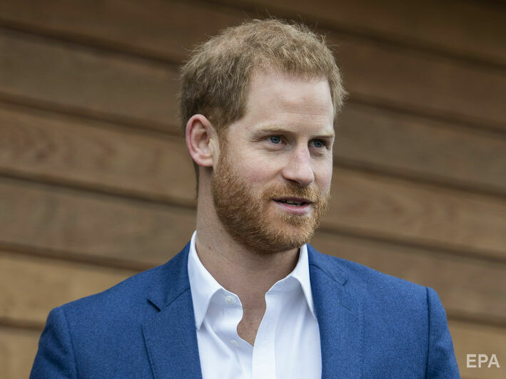 Принц Гарри без жены Меган прилетел в Великобританию на похороны принца Филиппа &ndash; СМИ