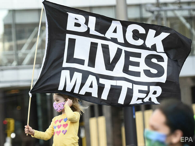 Мэр Миннеаполиса ввел комендантский час на фоне беспорядков после убийства темнокожего мужчины