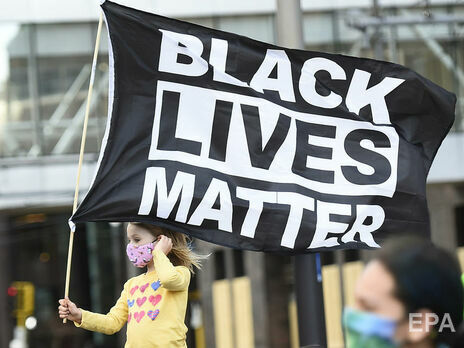 Мэр Миннеаполиса ввел комендантский час на фоне беспорядков после убийства темнокожего мужчины