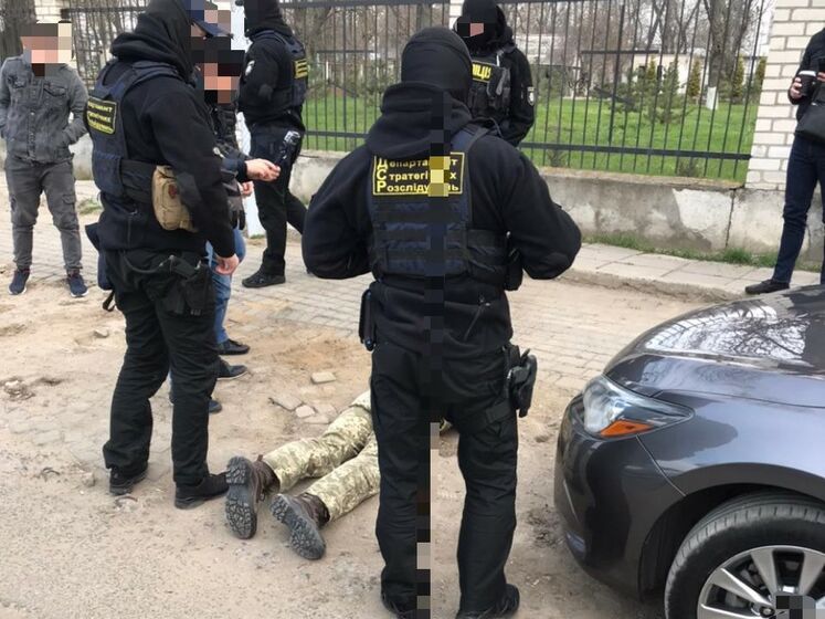 В Одесі затримали військового, який вимагав 180 тис. грн, щоб не відправляти військовозобов'язаного на Донбас