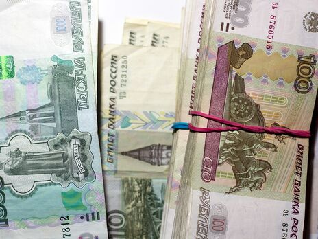 Російський рубль обвалився на тлі чуток про підготовку нових санкцій США