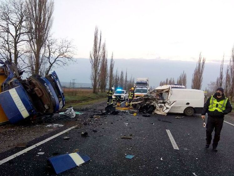 У Миколаївській області у ДТП загинув водій автобуса, який перевозив тіла померлих від COVID-19