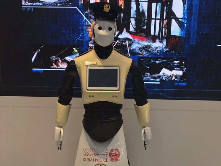 В Дубае в 2017 году выйдет на службу первый робот-полицейский