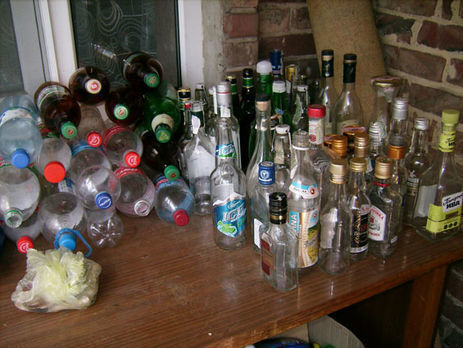 Количество погибших после употребления контрафактного алкоголя в Украине достигло 63
