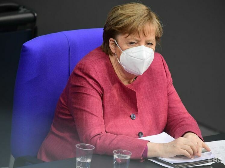 Меркель вакцинувалася від коронавірусу препаратом AstraZeneca