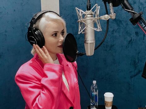 Експродюсер Міки Ньютон Фальоса висловився про її кар'єру