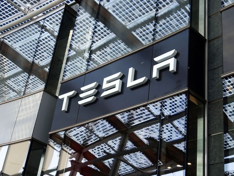 Tesla, разбившаяся в смертельном ДТП, не была на автопилоте – Маск