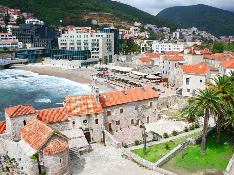 Черногория отменила все ограничения для туристов из четырех стран, включая Украину
