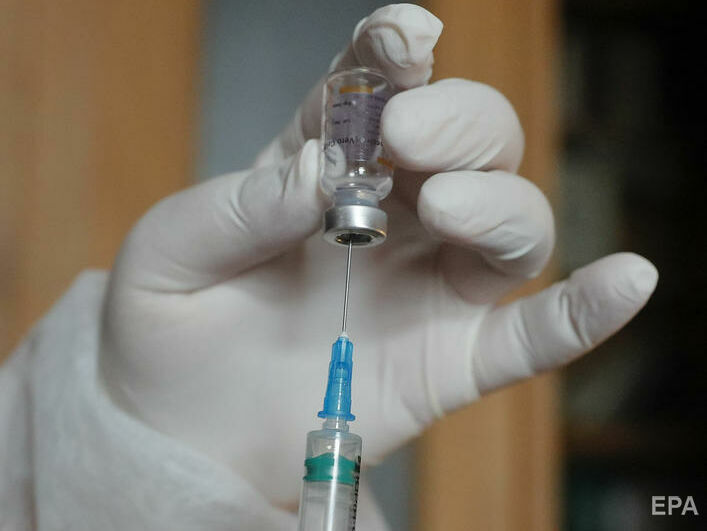 Кабмін пообіцяв у травні прискорити кампанію з вакцинації проти COVID-19 в Україні