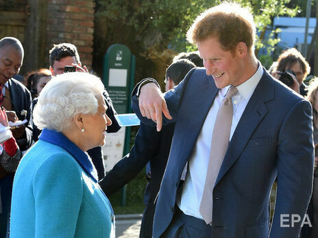 Прилетевший на похороны деда принц Гарри дважды в частном порядке встречался с Елизаветой II – СМИ