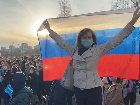 В ряде городов России люди вышли на акции в поддержку Навального