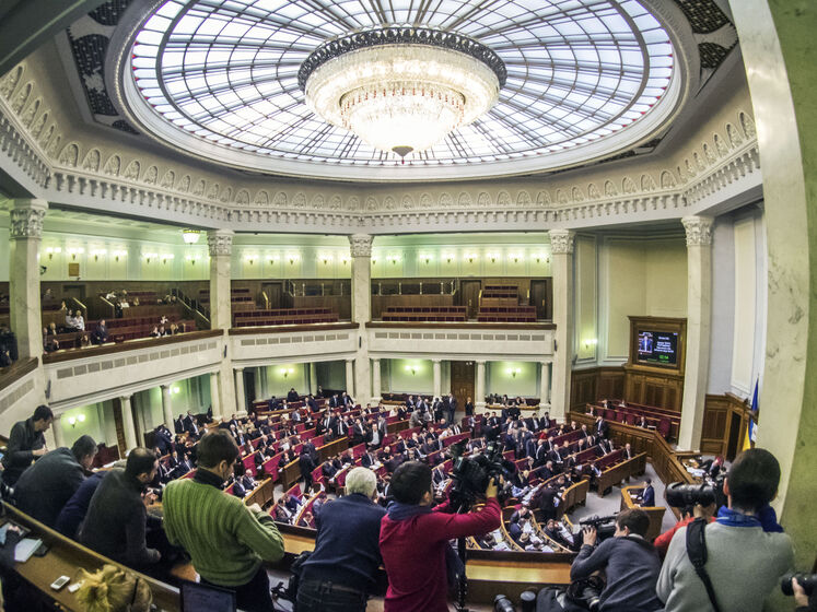 Майже половина українців підтримує проведення дострокових виборів до Ради – опитування