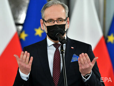 Уряд Польщі обговорює можливість скасування обов'язкового носіння маски на відкритому повітрі, зазначив Недзельський