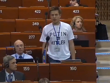 Гончаренко пришел в Совет Европы в футболке "Putin = Hitler"