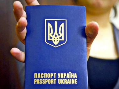 Миграционная служба Украины остановила выдачу загранпаспортов в Крыму