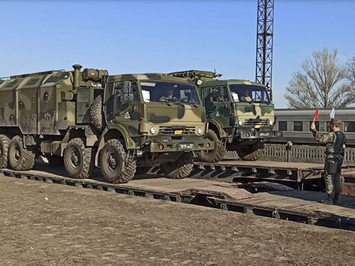 У міноборони РФ заявили, що російські військові почали повертатися на бази після навчань в окупованому Криму