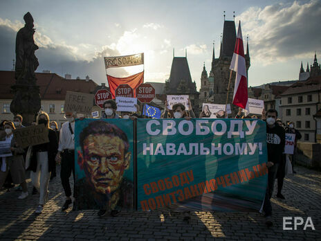 Лікарі Навального вимагають перевести його в Москву через 